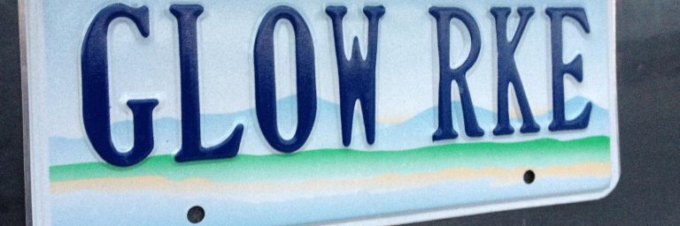 License plate: GLOW RKE