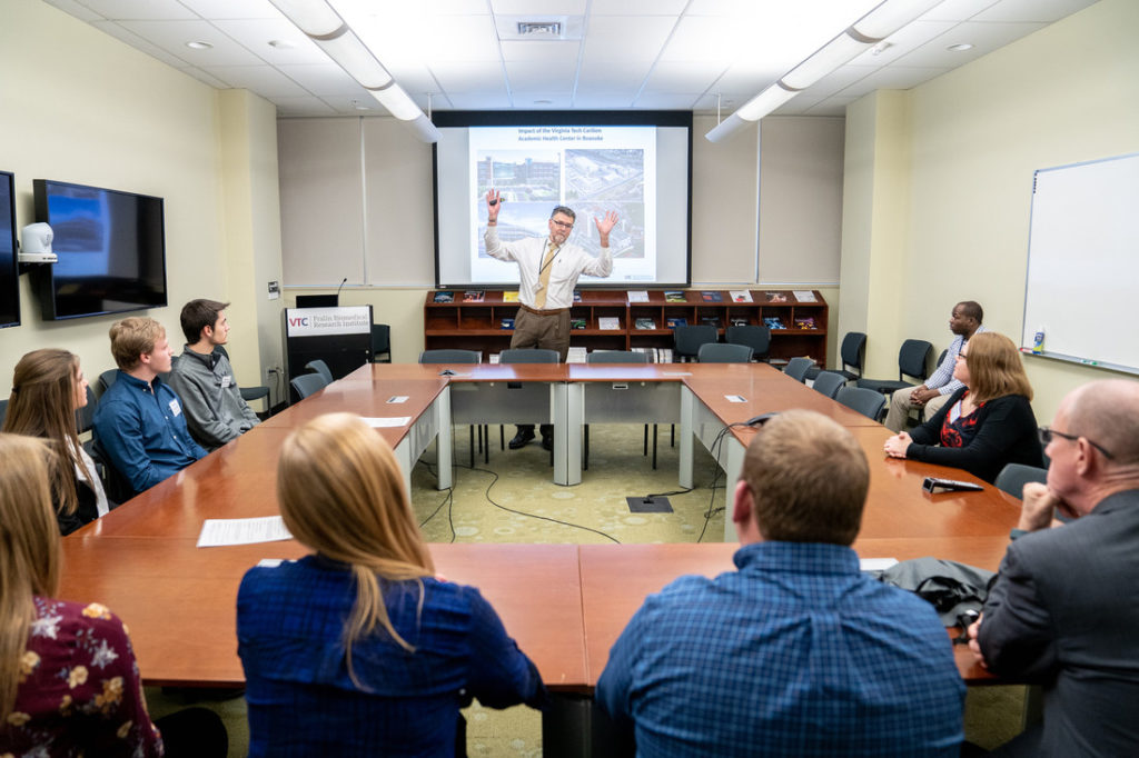 Scholarship students on Fralin Biomedical Research Tour