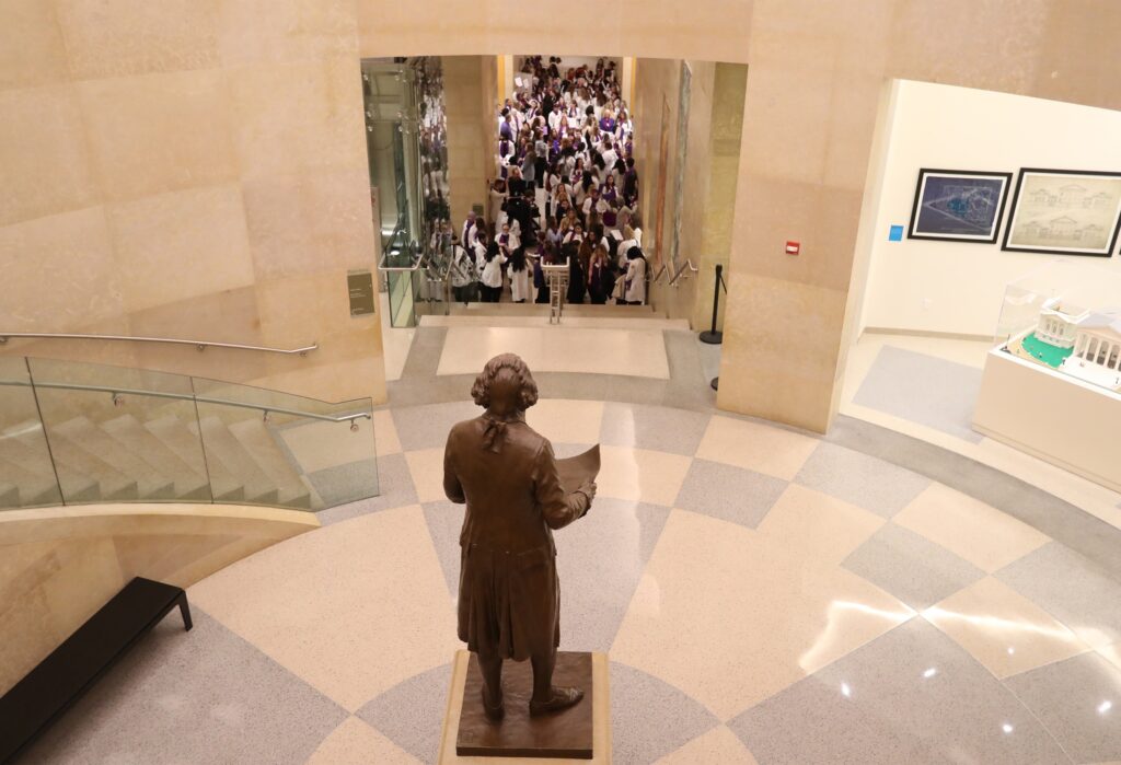 Registered Dental Hygienists and Dental Hygiene students fill the hallway of the Virginia Capitol building. Photo by Joe Mahoney.