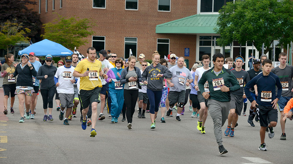 A group starts a recreational run from an outdoor space on Virginia Western's campus